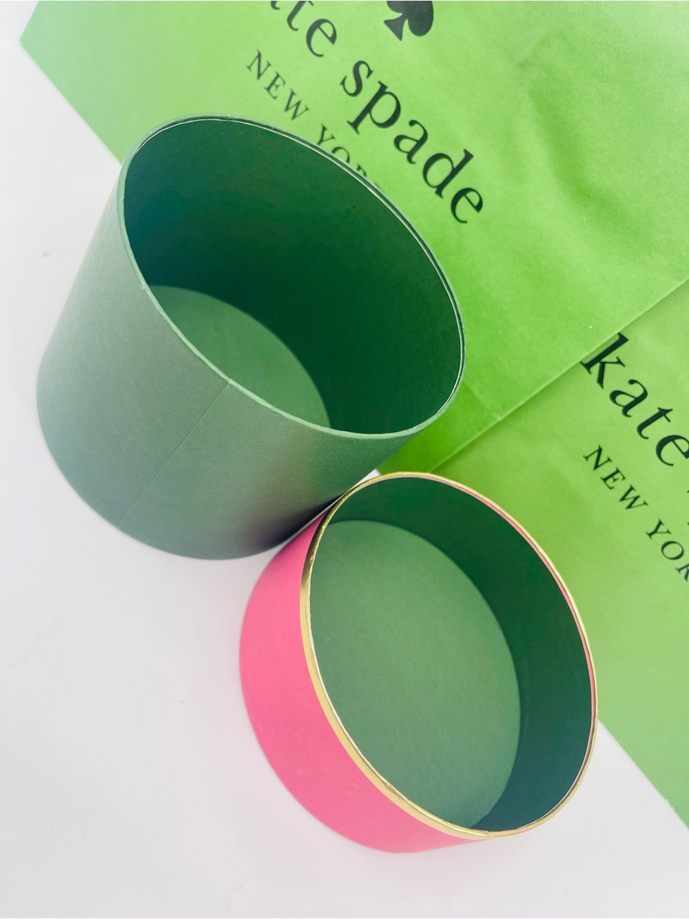 kate spade Hot Pink & Dark Green Round Gift Box with Gold Trim New - Picture 2 of 16